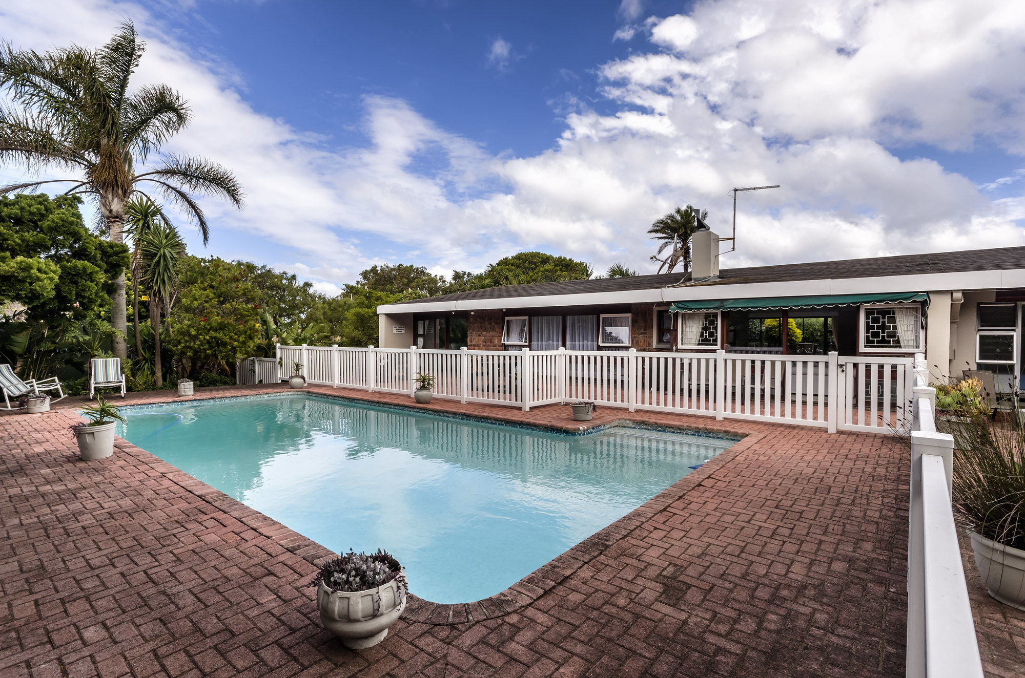 Admirals Lodge Guest House Port Elizabeth Exterior photo